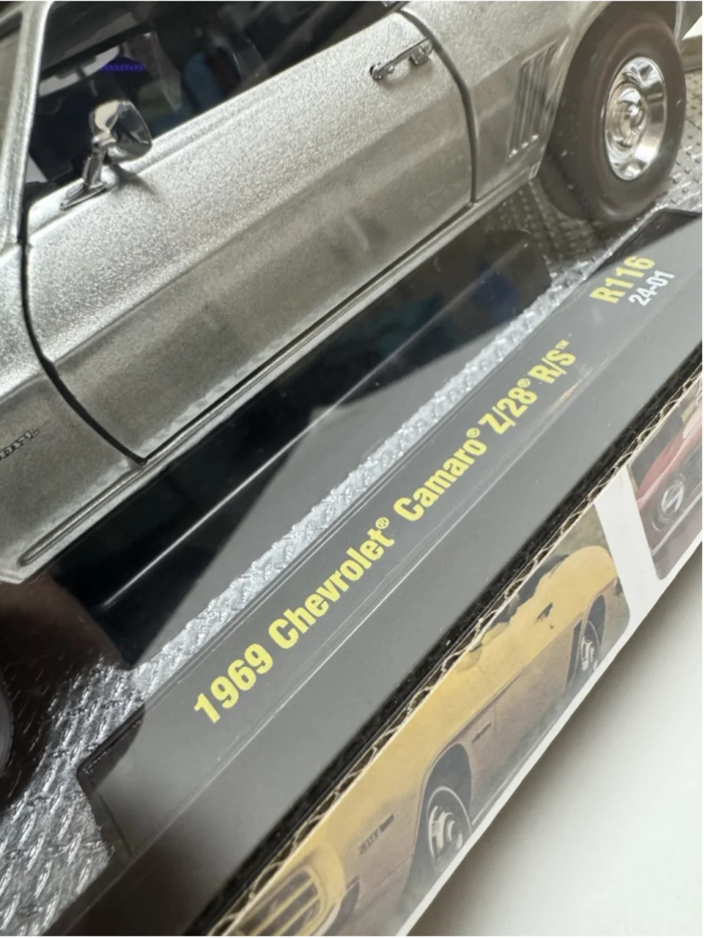 M2 Machines #40300 1969 Chevrolet Camaro Z/28 R/S R116 Diecast 1:24 Scale